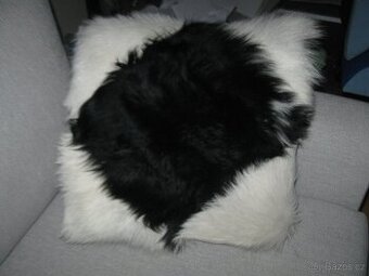 nový chlupatý dekorační povlak 40x40cm kozí kůže