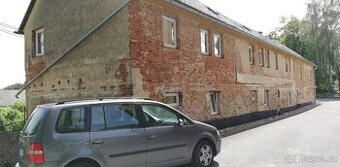 Velký dům s pozemkem