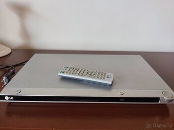 DVD přehrávač LG + ovladač – funkční