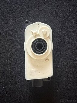 Servomotor ovládání klapek
