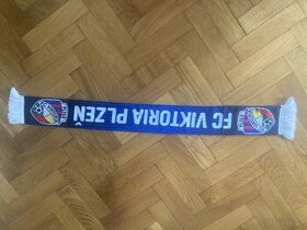 Prodám dětskou  šálu, klobouk  a náramek FC Viktoria Plzen