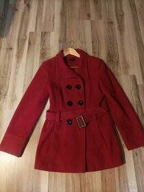 Krásný červený kabát velikost S