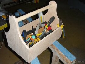 Dřevěná basa na nářadí