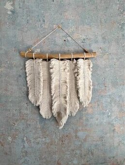 Boho závěsná dekorace Feathers (60x60cm)