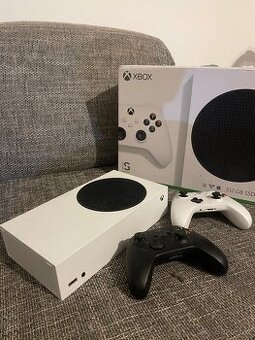 Xbox series s + 2 ovladače