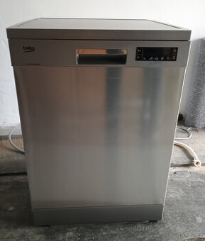 Myčka BEKO DFN26420XAD