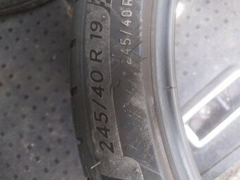 Pneumatika 1ks 245/40 R19