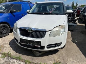 Škoda Fabia 2 před facelift předek
