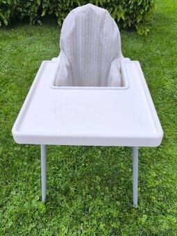 Židlička IKEA s pultíkem a polštářkem