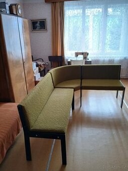 Rohová jídelní souprava - spěchá