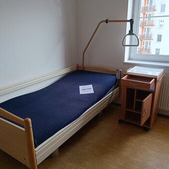 Elektrická polohovací postel