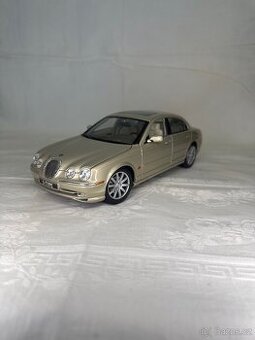 Jaguar S-Type 1:18 – detailní kovový model pro sběratele