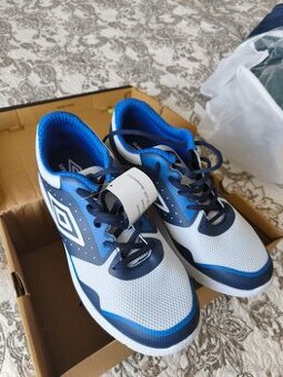 Sálovky Umbro pánské velikost 44,5, nové nepoužité
