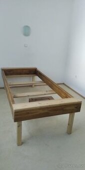 Prodám postel z masivu