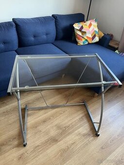 Psací skleněný stůl