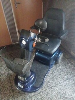 Elektrický tří kolový vozík pro invalidy