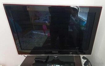 32" Samsung UE32B7000 Full HD + set top box sencor