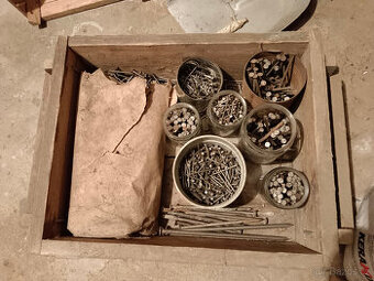 hřebíky, různé velikosti