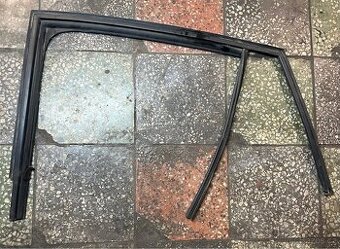 Levé zadní těsnění okna Škoda Fabia 3 combi