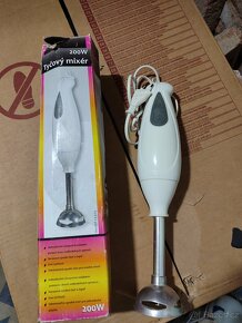 Ruční tycovy mixér