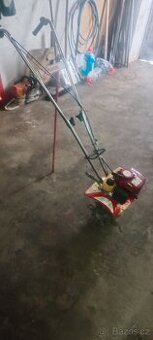 Malý šikovný kultivátor.