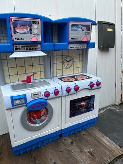 Prodám dětskou kuchyňku ,odstrkovadlo a jiné pro děti