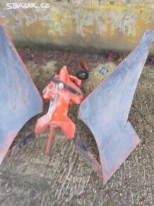 Prodám pluh k malotraktorům tera vari možno s nastavovacím t