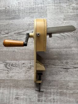 Retro stolní kruhadlo, kráječ