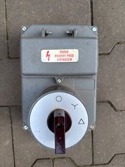 Reverzní přepínač hvězda-trojúhelník SEZ 25A (10 kW) – TOP s