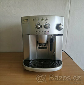 kávovar s mlýnkem De'Longhi Magnifica ESAM 4200.S