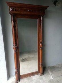 Starožitné zrcadlo v dřevěném ramu - 1