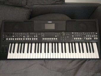 Yamaha PSR SX 600
