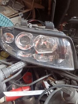 Přední světlomety Audi A4 B6