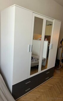 Prostorná skříň se zrcadly – Praha, osobní odběr