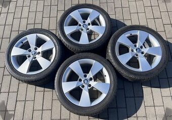 Octavia - 17 Denom + letní 225/45 Dunlop
