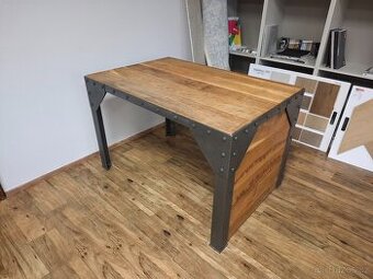 Stůl kovový s dubovou deskou – 120x80 cm