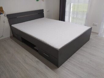 Multifunkční postel s rošty a matrací vcelku NOVÝ