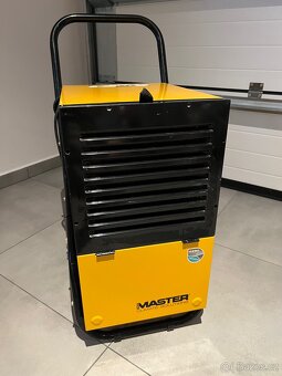 Odvlhčovač, vysoušeč Master DH 752 P