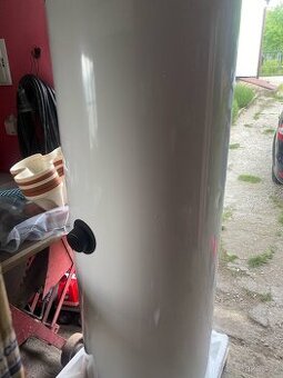 Bojler na teplou vodu 242l