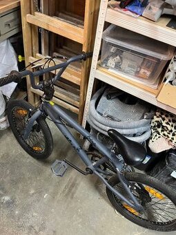 Šedy bmx