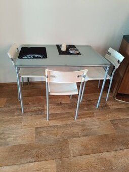 Skleněný stůl ikea