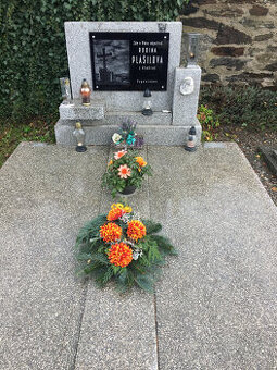 Hrob v Chýnově: přenechání nájmu a prodej hrobového zařízení - 1