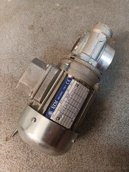 ELEKTROMOTOR ŠNEKOVÁ PŘEVODOVKA