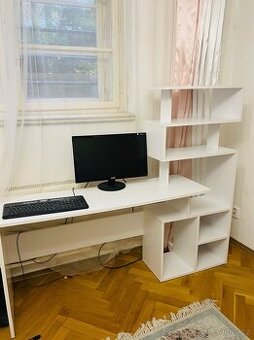 Psací stůl s poličkami