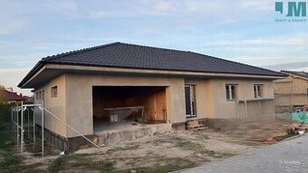 Prodej rodinného domu 179 m² + garáž 49 m², pozemek 899 m²,