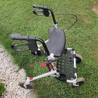 Skládací čtyřkolové chodítko