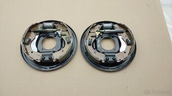 Nissan Navara D40 : Štíty zadních brzd