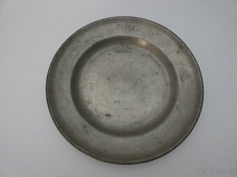 Velký cínový talíř