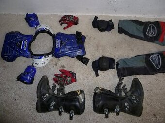 Prodám  dětské věci na moto