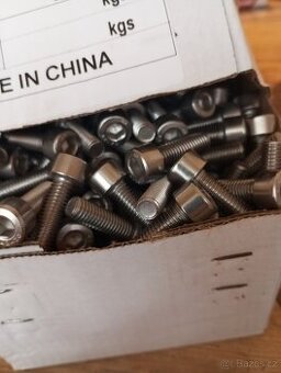 Prodám šrouby cca 15000kusů 50halířů za kus